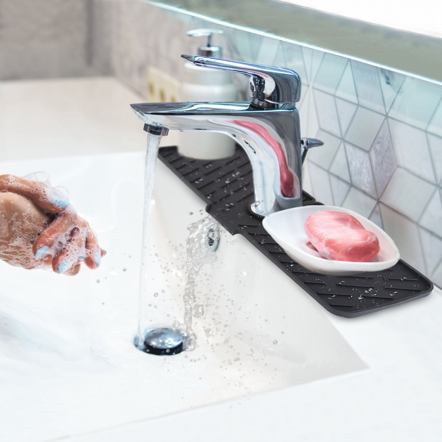 Silicone Faucet Splash Guard – Keep Your Sink Dry & Clean